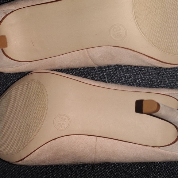 Heels - Picture 4 of 4